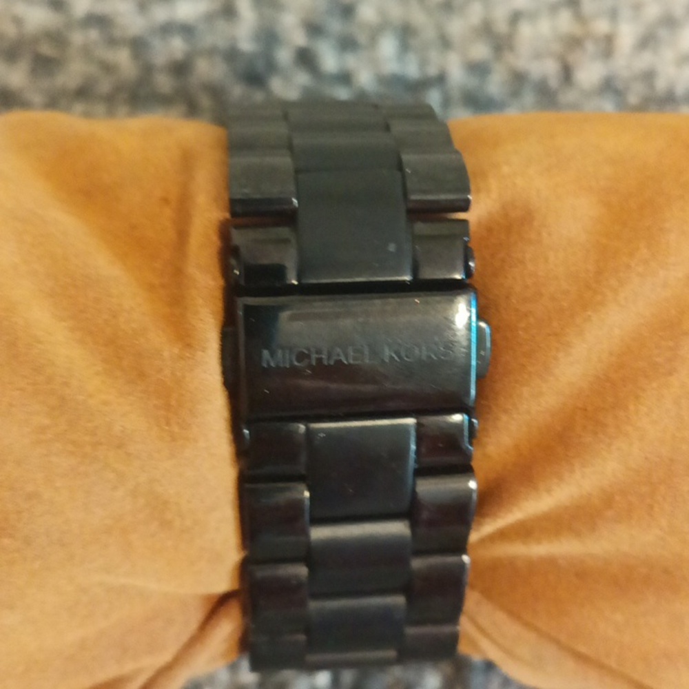 Michael Kors Black Women's  Watch with Gold MK 3221 - Picture 3 of 5